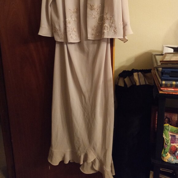 Dress - Picture 2 of 4